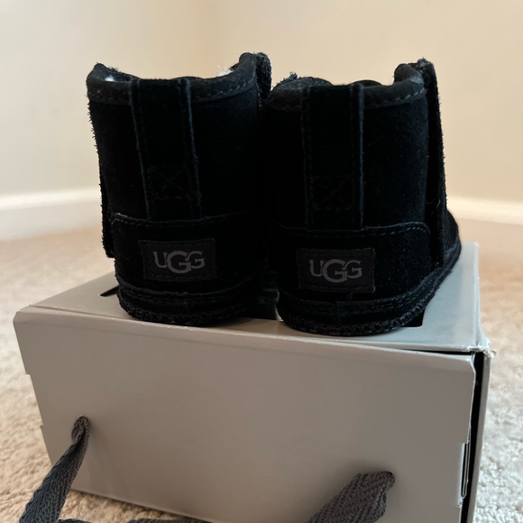 New Baby / Toddler Uggs - Picture 2 of 6